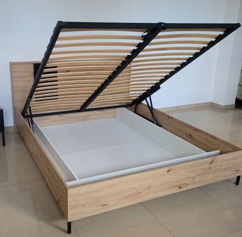 meble KOME 01 łóżko 160 na nóżkach do sypialni bez materaca kaszmir